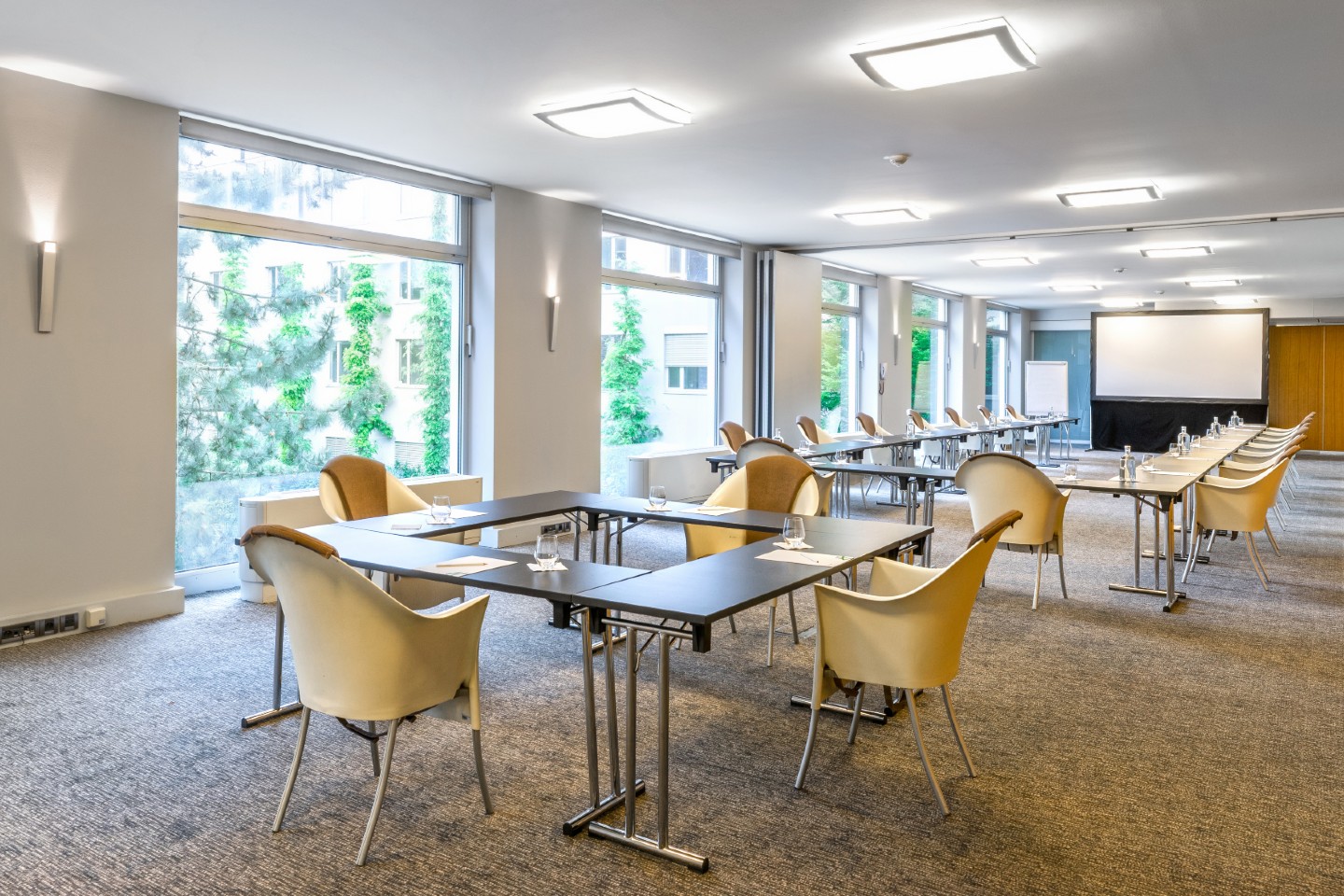 Gallery Holiday Inn Prague Gallery Holiday Inn Prague